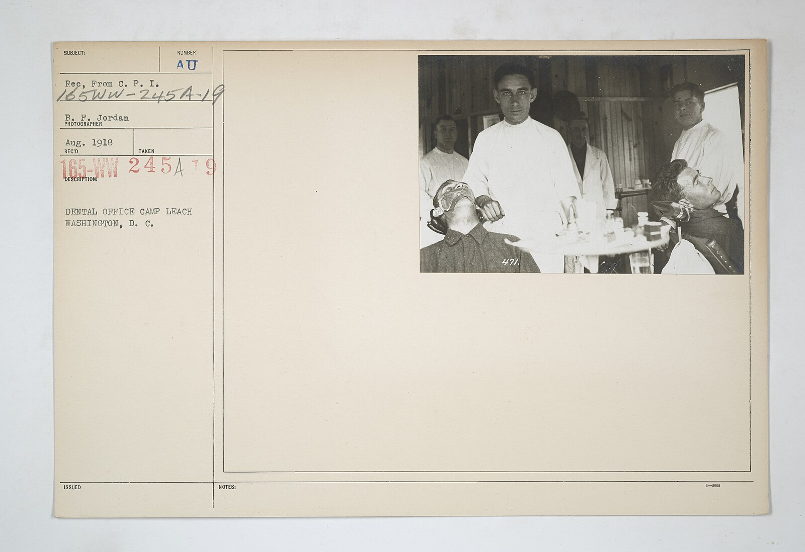 Aydınlık klinik iç mekânı